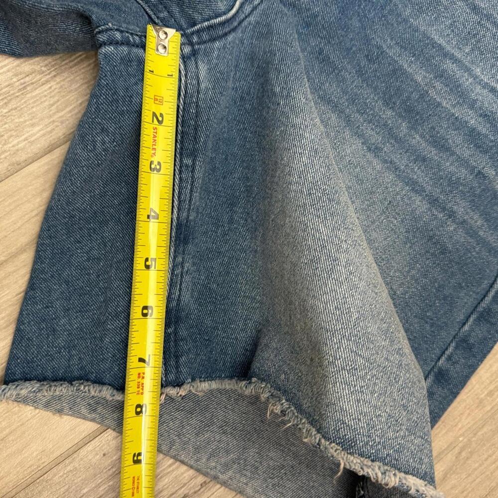 Jessica Simpson Relaxed High Waisted Distressed Frayed Button Fly Shorts Size 30 - Picture 6 of 6